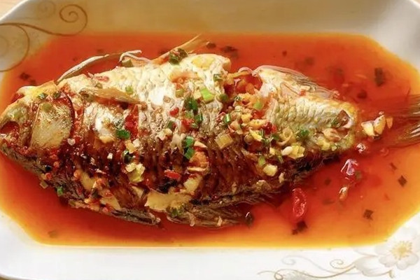 鯽魚買大的還是買小的好呢 鯽魚刺太多怎么處理 鯽魚買大的還是買小的好呢 鯽魚刺太多怎么處理