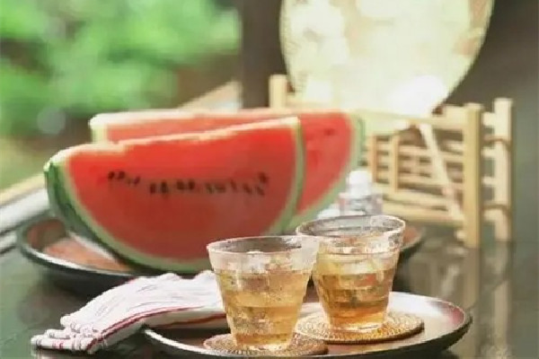 伏天怎么去濕氣寒氣 伏天去濕氣喝什么好 伏天怎么去濕氣寒氣 伏天去濕氣喝什么好