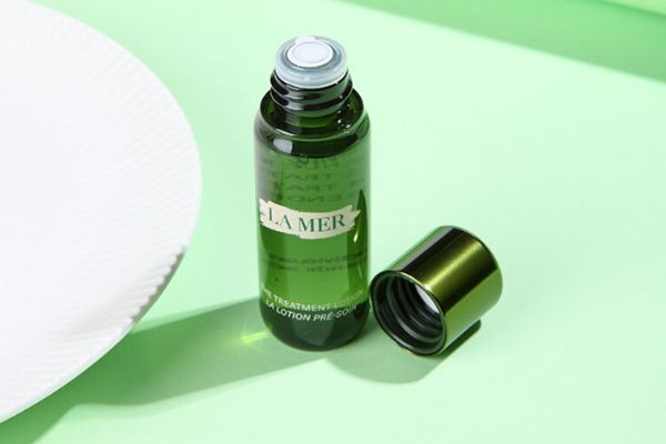 海藍(lán)之謎精粹水真假辨別方法 海藍(lán)之謎精粹水怎么看生產(chǎn)日期 海藍(lán)之謎精粹水真假辨別方法 海藍(lán)之謎精粹水怎么看生產(chǎn)日期