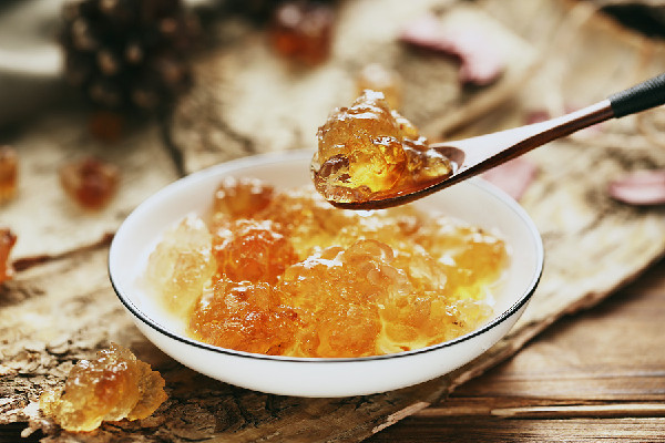 桃膠用冷水泡還是熱水泡好 桃膠的泡發(fā)方法 桃膠用冷水泡還是熱水泡好 桃膠的泡發(fā)方法