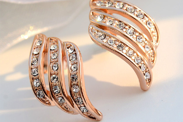 打耳洞會(huì)破壞福氣嗎 打耳洞會(huì)影響運(yùn)勢(shì)嗎 打耳洞會(huì)破壞福氣嗎 打耳洞會(huì)影響運(yùn)勢(shì)嗎