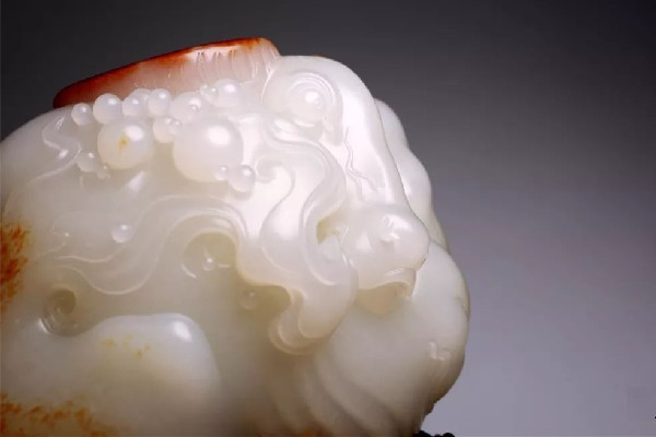 羊脂玉有棉絮狀嗎 羊脂玉里有水紋路是怎么回事 羊脂玉有棉絮狀嗎 羊脂玉里有水紋路是怎么回事