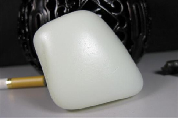 羊脂玉和和田玉哪個(gè)好 羊脂玉是什么玉值錢嗎 羊脂玉和和田玉哪個(gè)好 羊脂玉是什么玉值錢嗎