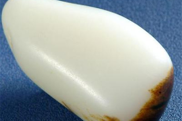 羊脂玉有棉絮狀嗎 羊脂玉里有水紋路是怎么回事 羊脂玉有棉絮狀嗎 羊脂玉里有水紋路是怎么回事