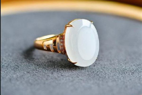 羊脂玉要用油保養(yǎng)嗎 羊脂玉怎么養(yǎng)才透亮 羊脂玉要用油保養(yǎng)嗎 羊脂玉怎么養(yǎng)才透亮