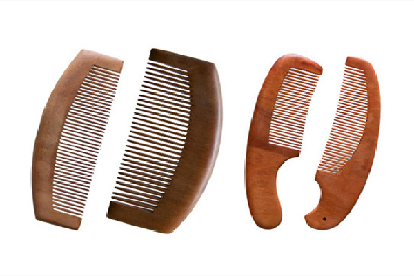 檀木梳子和牛角梳哪個(gè)對(duì)身體更好 檀木梳子的功效和作用