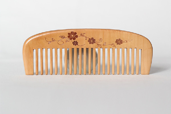 桃木梳子多少錢一把 桃木梳子買粗齒的好還是細(xì)齒的好 桃木梳子多少錢一把 桃木梳子買粗齒的好還是細(xì)齒的好