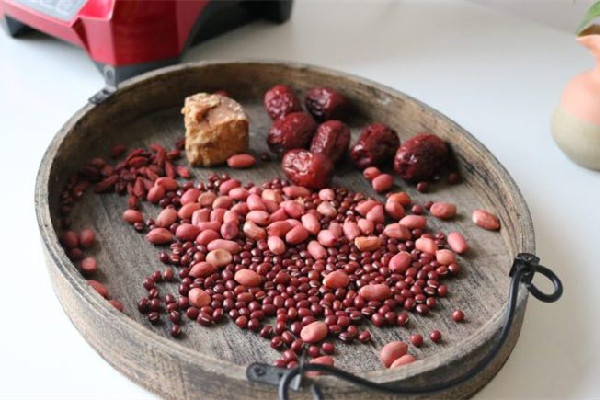 五紅湯是補(bǔ)氣還是補(bǔ)血 五紅湯適合什么時候喝