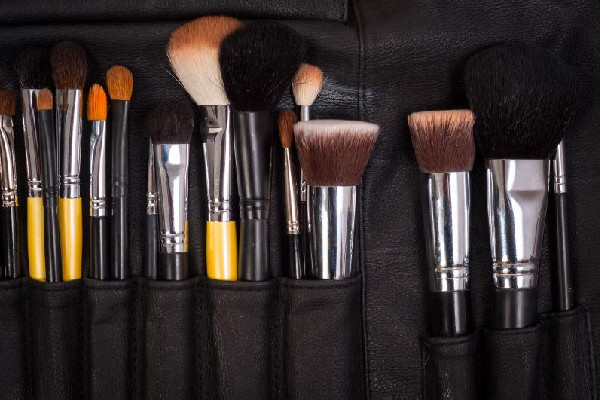 化妝刷用完一次就要洗嗎 化妝刷不清洗會(huì)怎樣 化妝刷用完一次就要洗嗎 化妝刷不清洗會(huì)怎樣