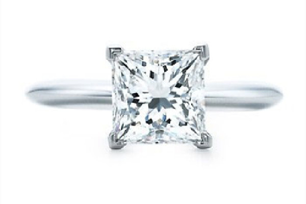 鉆戒是四爪好還是六爪好 鉆戒會(huì)掉鉆嗎 鉆戒是四爪好還是六爪好 鉆戒會(huì)掉鉆嗎