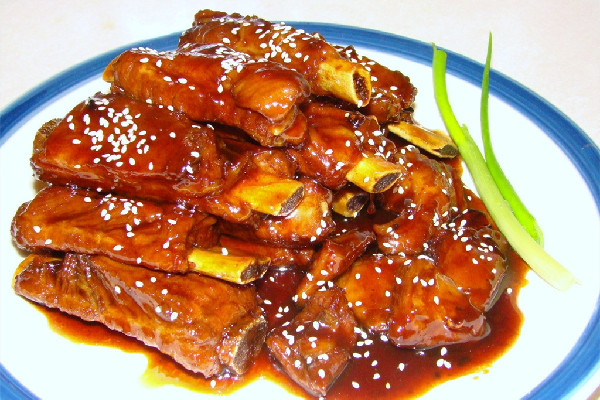 紅燒排骨是苦的怎么回事 紅燒排骨要炒糖色嗎 紅燒排骨是苦的怎么回事 紅燒排骨要炒糖色嗎