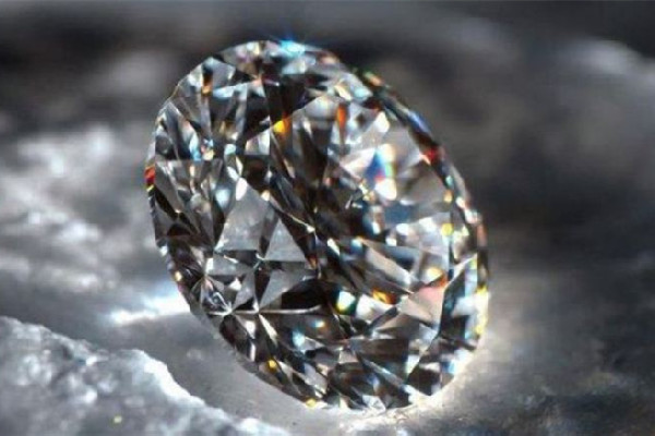 鉆石是凈度重要還是顏色重要 鉆石買什么級別的性價比最好 鉆石是凈度重要還是顏色重要 鉆石買什么級別的性價比最好