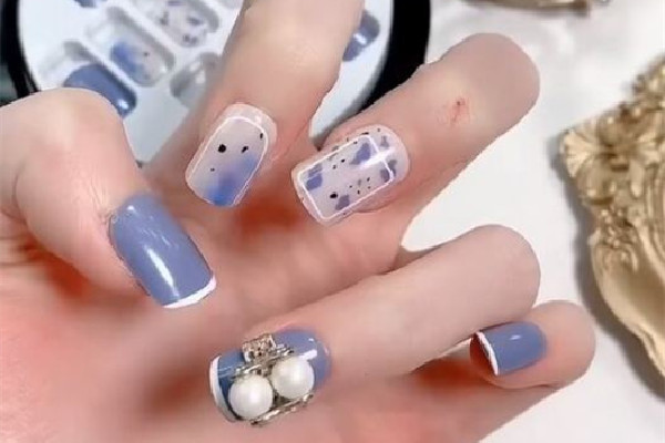 穿戴甲用膠水好還是果凍膠 穿戴甲用果凍膠傷指甲嗎 穿戴甲用膠水好還是果凍膠 穿戴甲用果凍膠傷指甲嗎