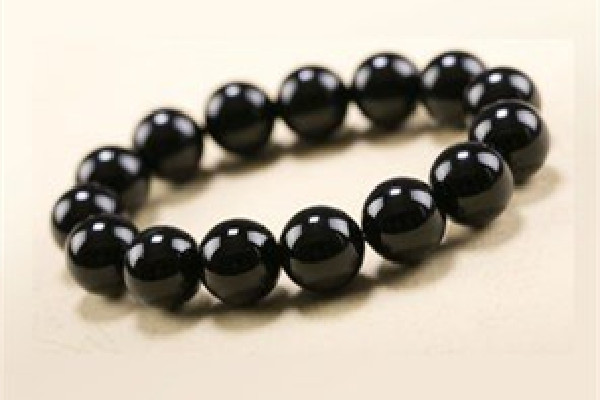 黑瑪瑙怎么辨別真假 黑瑪瑙會碎嗎