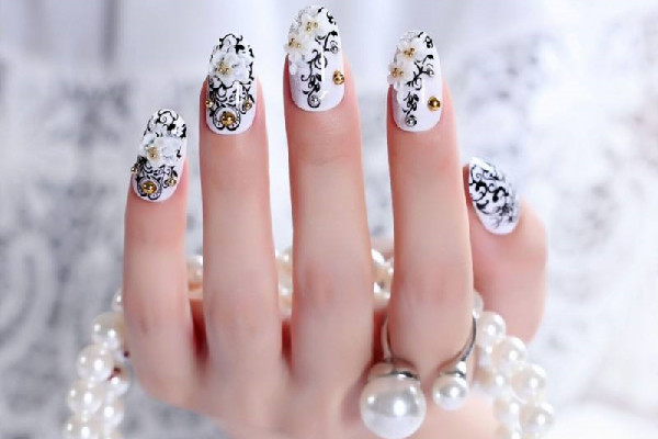 穿戴甲洗澡會掉嗎 穿戴甲戴上多久不能沾水 穿戴甲洗澡會掉嗎 穿戴甲戴上多久不能沾水