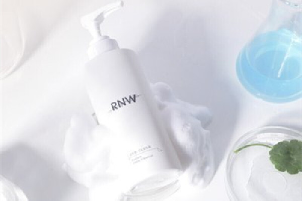 rnw洗面奶有什么用 rnw洗面奶和半畝花田洗面奶哪個(gè)好