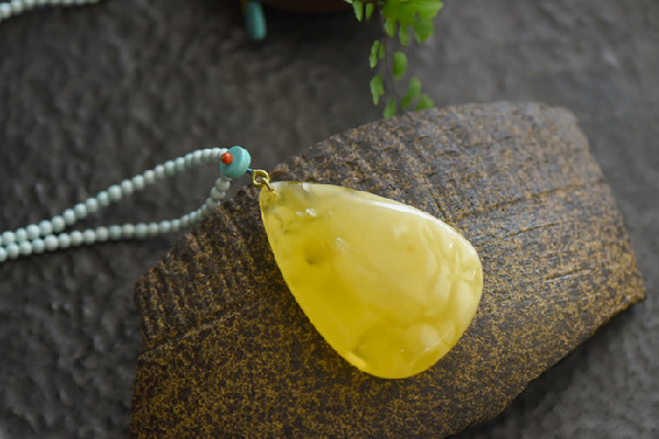 蜜蠟可以戴著洗澡不 蜜蠟佩戴注意事項(xiàng) 蜜蠟可以戴著洗澡不 蜜蠟佩戴注意事項(xiàng)