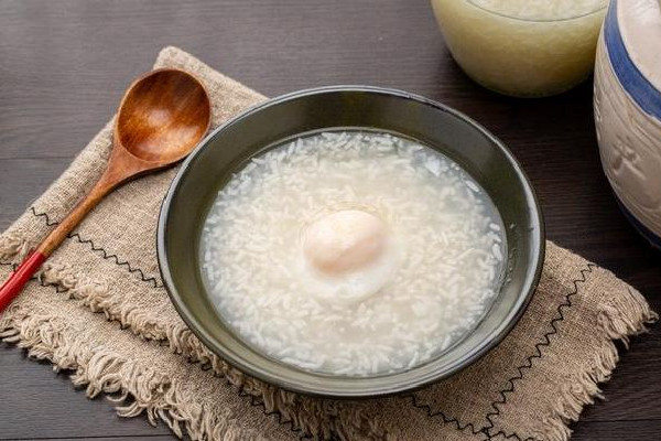 米酒開了后可以放多久 米酒放時(shí)間長(zhǎng)了還能喝嗎