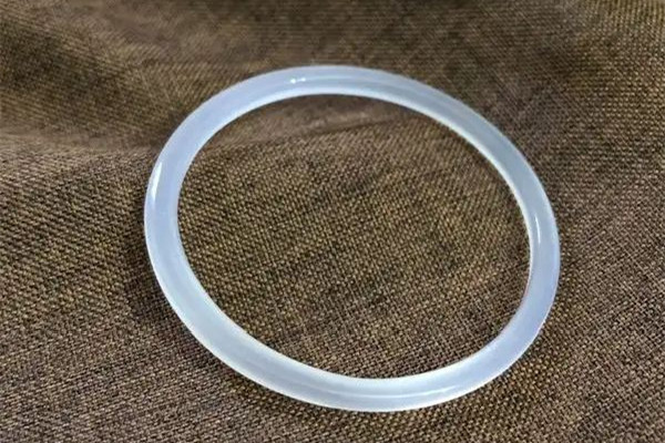 叮當(dāng)鐲買大點(diǎn)好還是小點(diǎn)好 叮當(dāng)鐲買多大的 叮當(dāng)鐲買大點(diǎn)好還是小點(diǎn)好 叮當(dāng)鐲買多大的