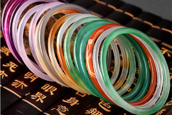 叮當(dāng)鐲買大點(diǎn)好還是小點(diǎn)好 叮當(dāng)鐲買多大的 叮當(dāng)鐲買大點(diǎn)好還是小點(diǎn)好 叮當(dāng)鐲買多大的