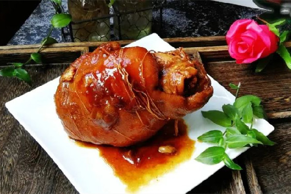 豬肘是蹄髈嗎 豬肘和豬蹄哪個(gè)好吃 豬肘是蹄髈嗎 豬肘和豬蹄哪個(gè)好吃