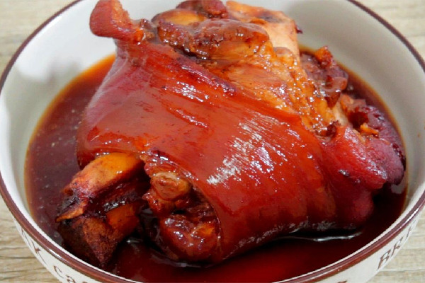 豬肘子要煮多久才能煮爛 豬肘子用什么鹵料最好吃 豬肘子要煮多久才能煮爛 豬肘子用什么鹵料最好吃