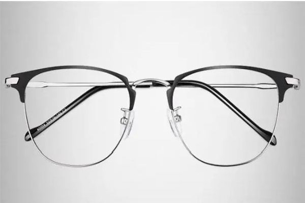 戴眼鏡會加重近視嗎 戴眼鏡對眼睛有傷害嗎