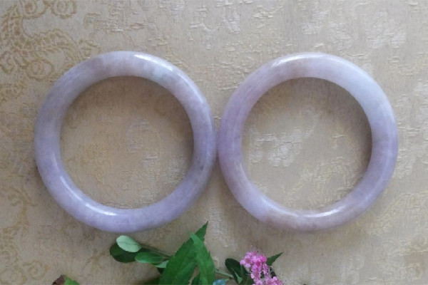 紫羅蘭翡翠適合什么人戴 紫羅蘭翡翠戴久了會(huì)怎么樣