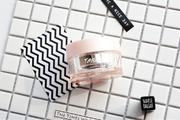 素顏霜不卸妝會(huì)怎么樣 素顏霜會(huì)越用越黑嗎