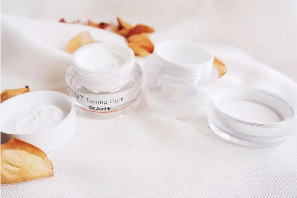 素顏霜不卸妝會怎么樣 素顏霜會越用越黑嗎 素顏霜不卸妝會怎么樣 素顏霜會越用越黑嗎