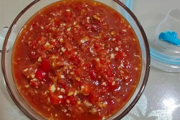 辣椒醬要腌制多長(zhǎng)時(shí)間才好吃 辣椒醬放冰箱還是外面 辣椒醬要腌制多長(zhǎng)時(shí)間才好吃 辣椒醬放冰箱還是外面