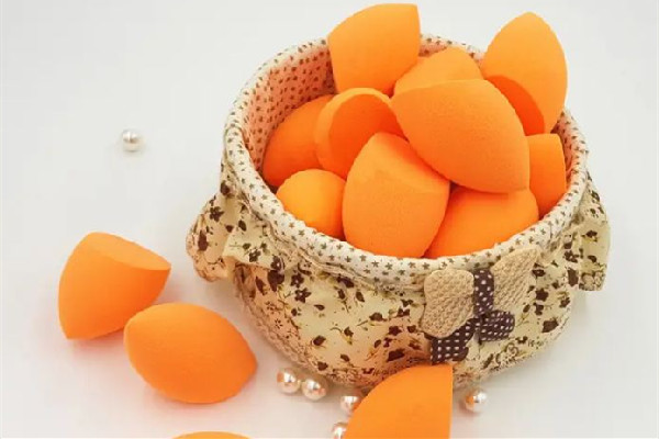 美妝蛋和粉撲哪個好用 美妝蛋是粉撲嗎 美妝蛋和粉撲哪個好用 美妝蛋是粉撲嗎