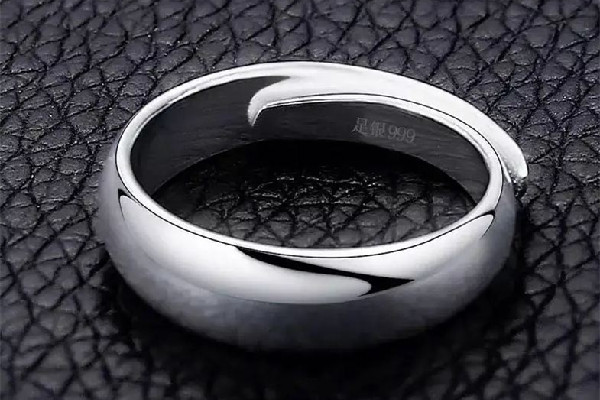 純銀戒指大概多少錢一個 純銀戒指買什么牌子的好