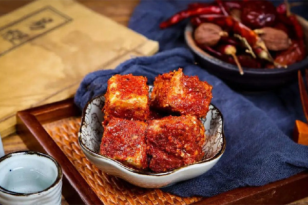 腐乳有白色的東西還能吃嗎 腐乳有白點(diǎn)是怎么回事 腐乳有白色的東西還能吃嗎 腐乳有白點(diǎn)是怎么回事