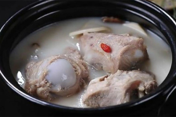 骨頭湯到底能不能補(bǔ)鈣 骨頭湯有營養(yǎng)嗎 骨頭湯到底能不能補(bǔ)鈣 骨頭湯有營養(yǎng)嗎