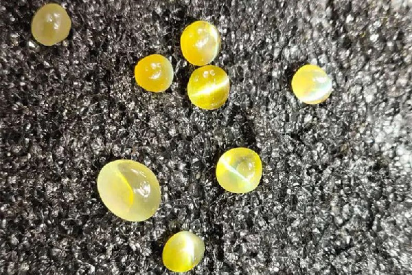 貓眼石的價(jià)格 貓眼石買什么顏色的好