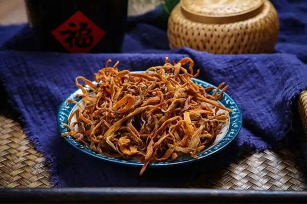 干黃花菜有霉點(diǎn)能吃嗎 干黃花菜發(fā)霉怎么處理 干黃花菜有霉點(diǎn)能吃嗎 干黃花菜發(fā)霉怎么處理