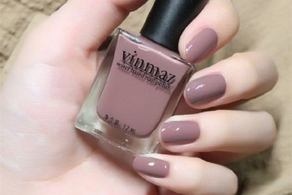 甲油膠可以不用底膠和封層嗎 甲油膠對(duì)指甲傷害有多大 甲油膠可以不用底膠和封層嗎 甲油膠對(duì)指甲傷害有多大