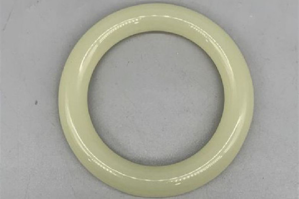 圓條手鐲和正圈手鐲哪個(gè)好 圓條手鐲是什么意思 圓條手鐲和正圈手鐲哪個(gè)好 圓條手鐲是什么意思