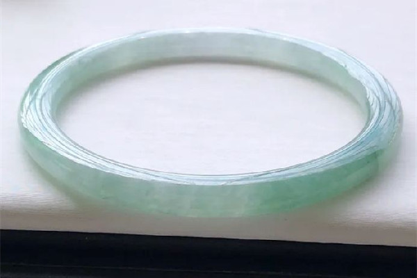 圓條手鐲要買大一點(diǎn)的嗎 圓條手鐲怎么選圈口 圓條手鐲要買大一點(diǎn)的嗎 圓條手鐲怎么選圈口