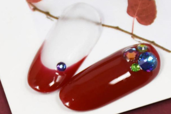 甲片多久卸下來(lái)最好 甲片戴久了會(huì)怎么樣