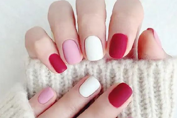 磨砂美甲烤燈為什么會痛 磨砂美甲要烤多久 磨砂美甲烤燈為什么會痛 磨砂美甲要烤多久