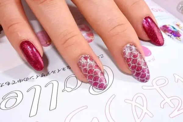 延長甲的膠水粘到肉了怎么辦 延長甲對自身指甲有要求嗎 延長甲的膠水粘到肉了怎么辦 延長甲對自身指甲有要求嗎