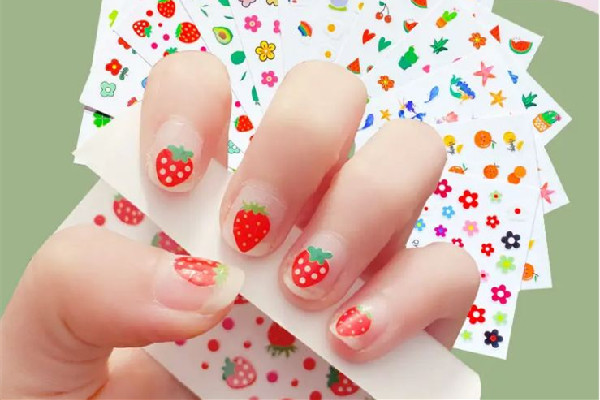美甲貼紙對指甲有害嗎 美甲貼紙是什么材質 美甲貼紙對指甲有害嗎 美甲貼紙是什么材質