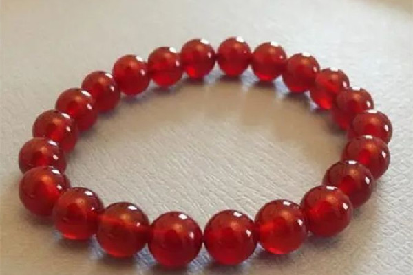 紅玉髓會越戴越透嗎 紅玉髓戴久了會有靈性嗎 紅玉髓會越戴越透嗎 紅玉髓戴久了會有靈性嗎