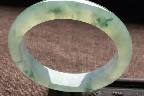 飄花手鐲怎么樣讓飄花散開 飄花手鐲會(huì)變化顏色嗎