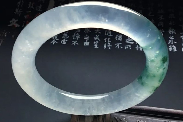 飄花手鐲是藍(lán)色花好看還是綠色花好看 飄花手鐲什么顏色好 飄花手鐲是藍(lán)色花好看還是綠色花好看 飄花手鐲什么顏色好