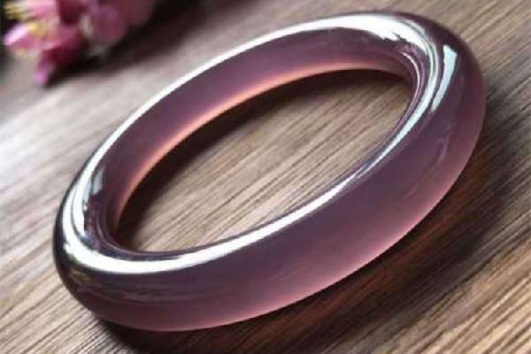 玉髓手鐲對(duì)身體好嗎 玉髓手鐲的功效和作用 玉髓手鐲對(duì)身體好嗎 玉髓手鐲的功效和作用