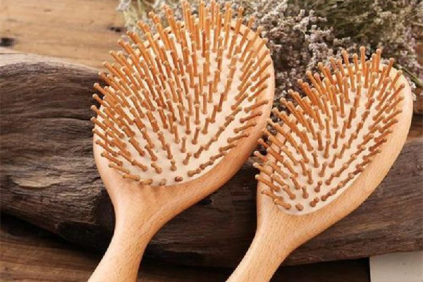 氣墊梳上的污垢怎么清理 氣墊梳多久清洗一次 氣墊梳上的污垢怎么清理 氣墊梳多久清洗一次