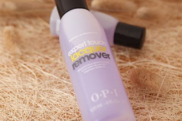 卸甲水使皮膚變皺會(huì)好嗎 卸甲水為什么會(huì)除膠